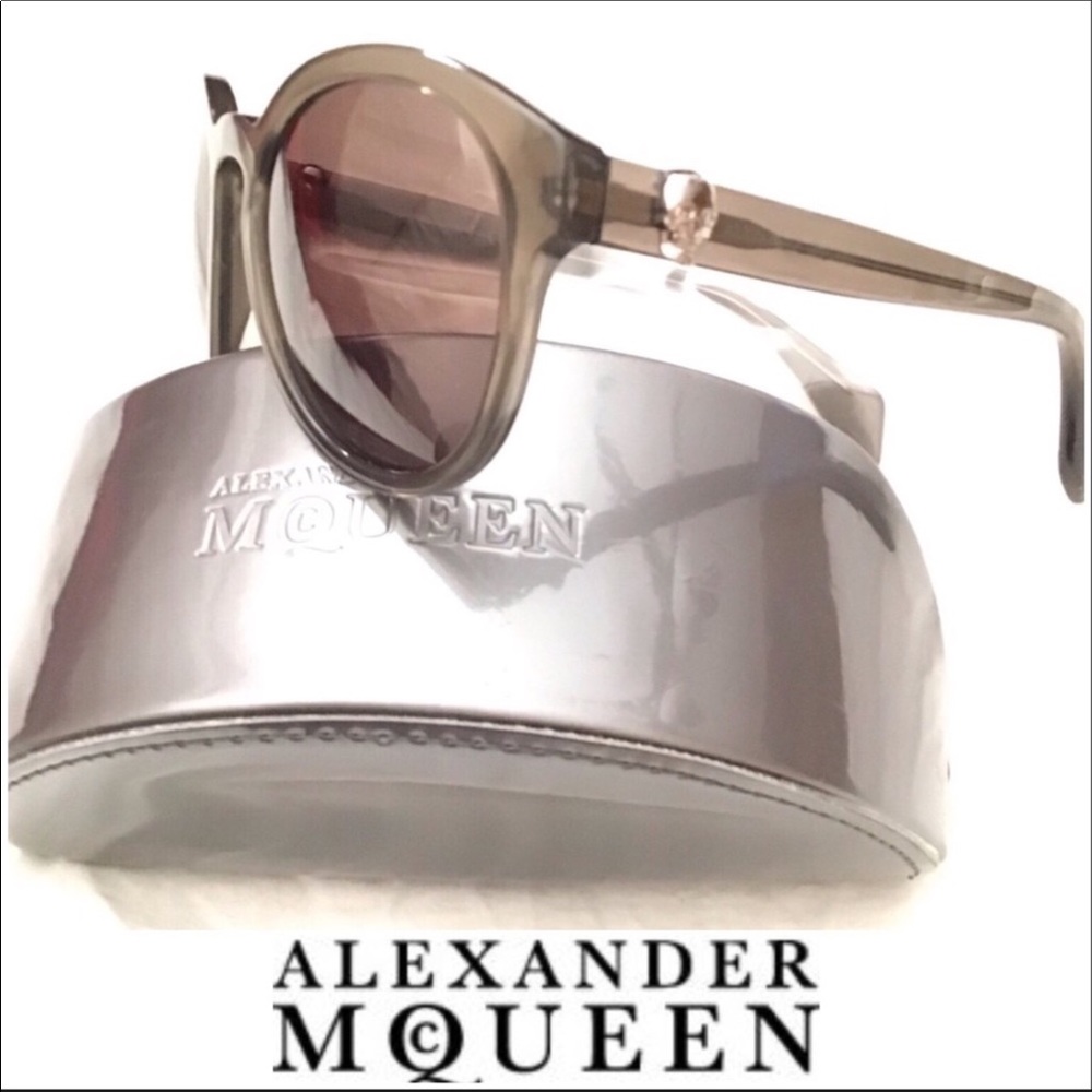 ✨McQueen AMQ4196 Gray Translucent Round Shades✨